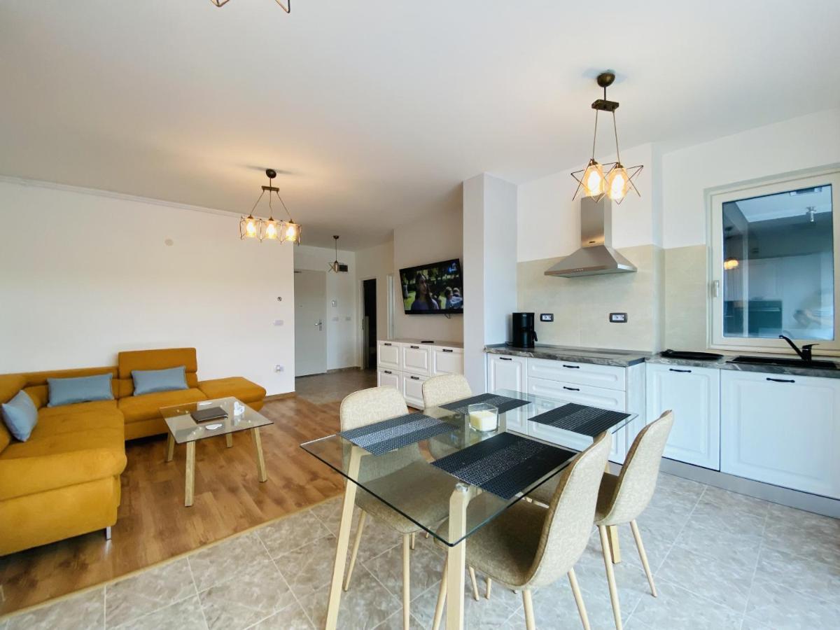 Deluxe Apartment With Balcony And Private Parking In Colvmna Residence Клуж-Напока Екстер'єр фото