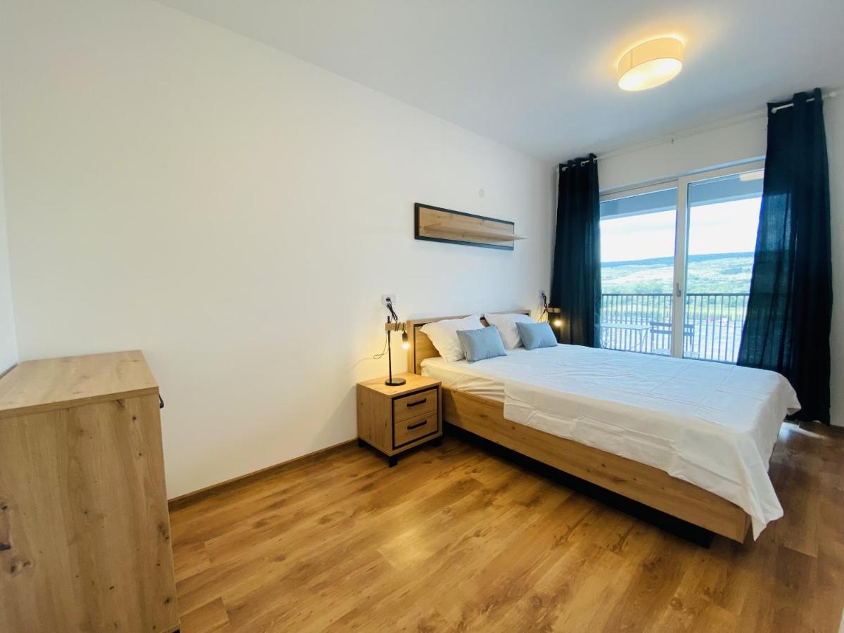 Deluxe Apartment With Balcony And Private Parking In Colvmna Residence Клуж-Напока Екстер'єр фото