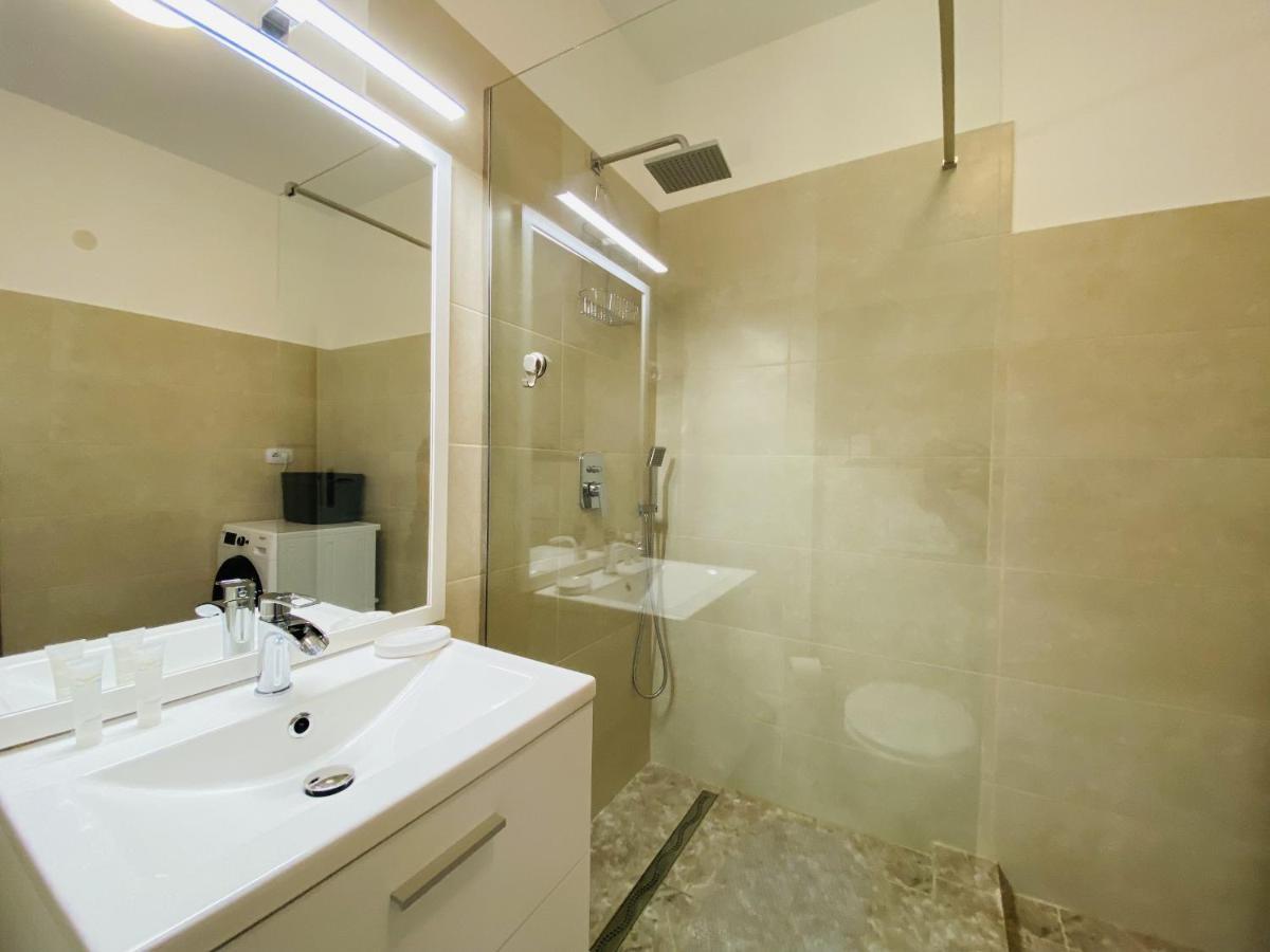 Deluxe Apartment With Balcony And Private Parking In Colvmna Residence Клуж-Напока Екстер'єр фото