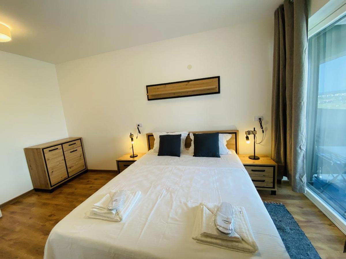 Deluxe Apartment With Balcony And Private Parking In Colvmna Residence Клуж-Напока Екстер'єр фото
