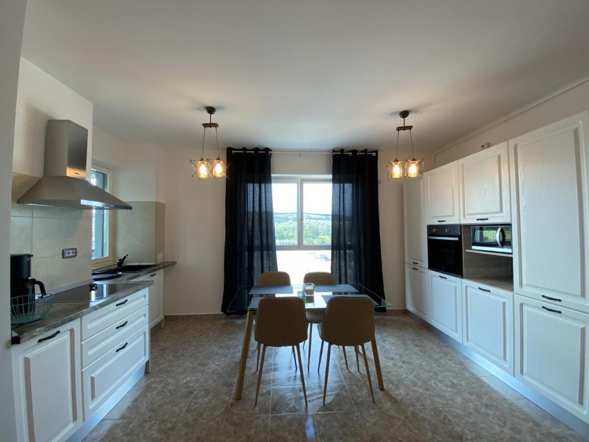 Deluxe Apartment With Balcony And Private Parking In Colvmna Residence Клуж-Напока Екстер'єр фото